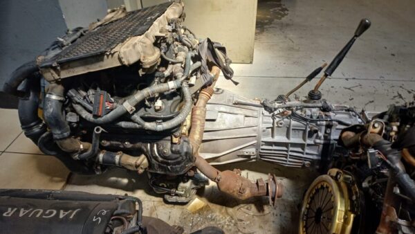 TOYOTA Land Cruiser 200 Series Pick-Up 4×4 Manual Gearbox (1VD)